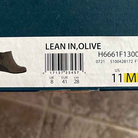 Dr. Scholl's Lean In Wedge Chelsea Boots Olive, Size 11, New in Box - Picture 9 of 12